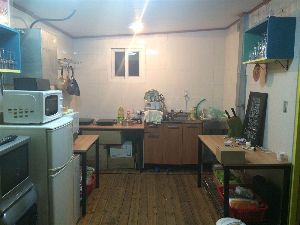 Sinchon Sisters Hostel Szöul Kültér fotó
