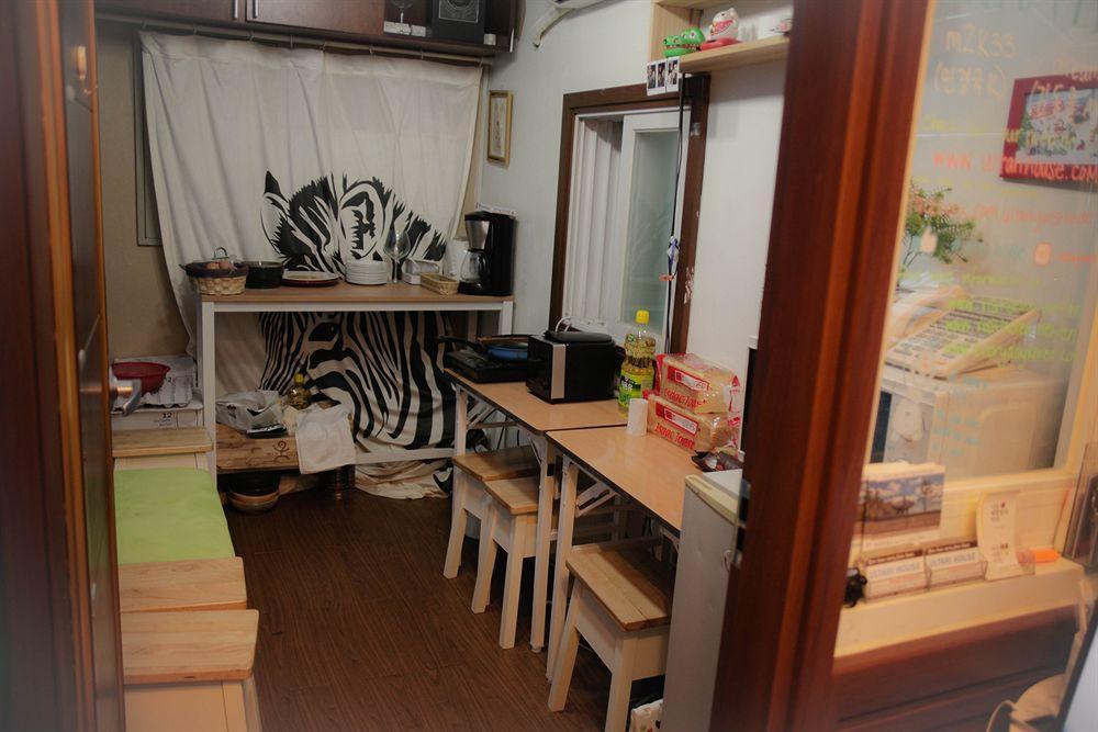 Sinchon Sisters Hostel Szöul Kültér fotó