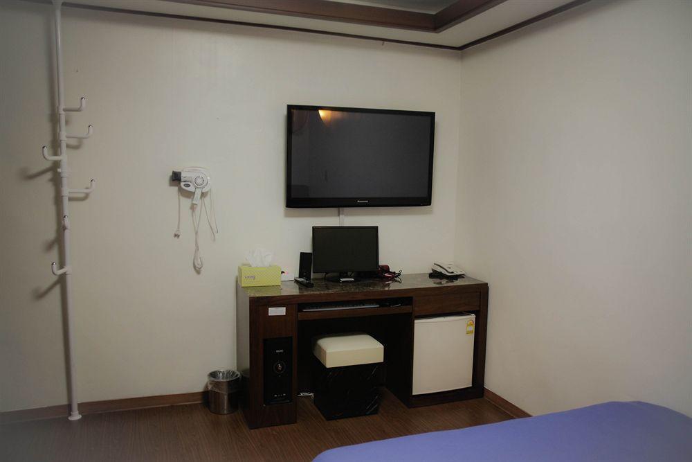 Sinchon Sisters Hostel Szöul Kültér fotó