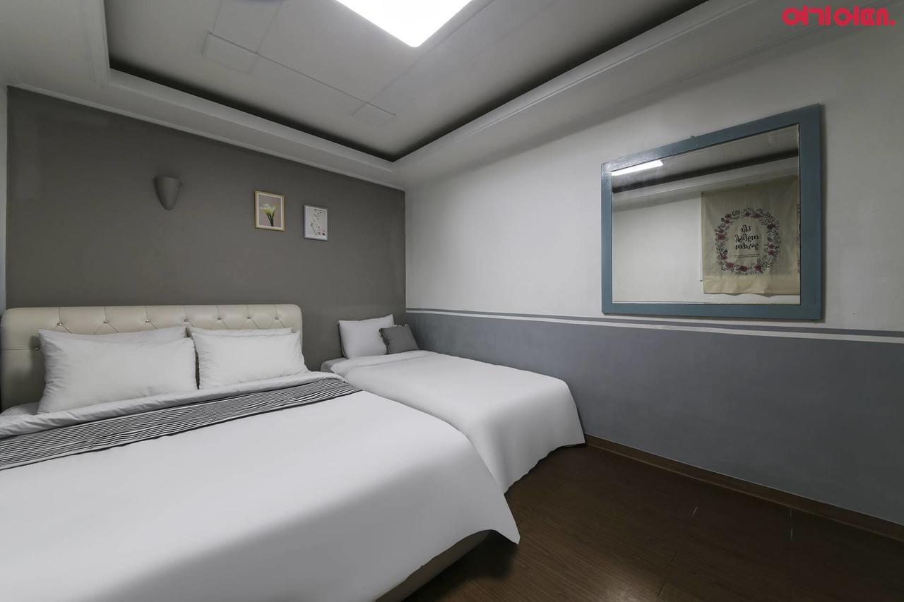 Sinchon Sisters Hostel Szöul Kültér fotó