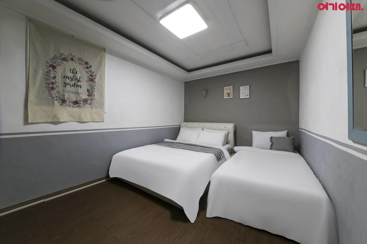 Sinchon Sisters Hostel Szöul Kültér fotó