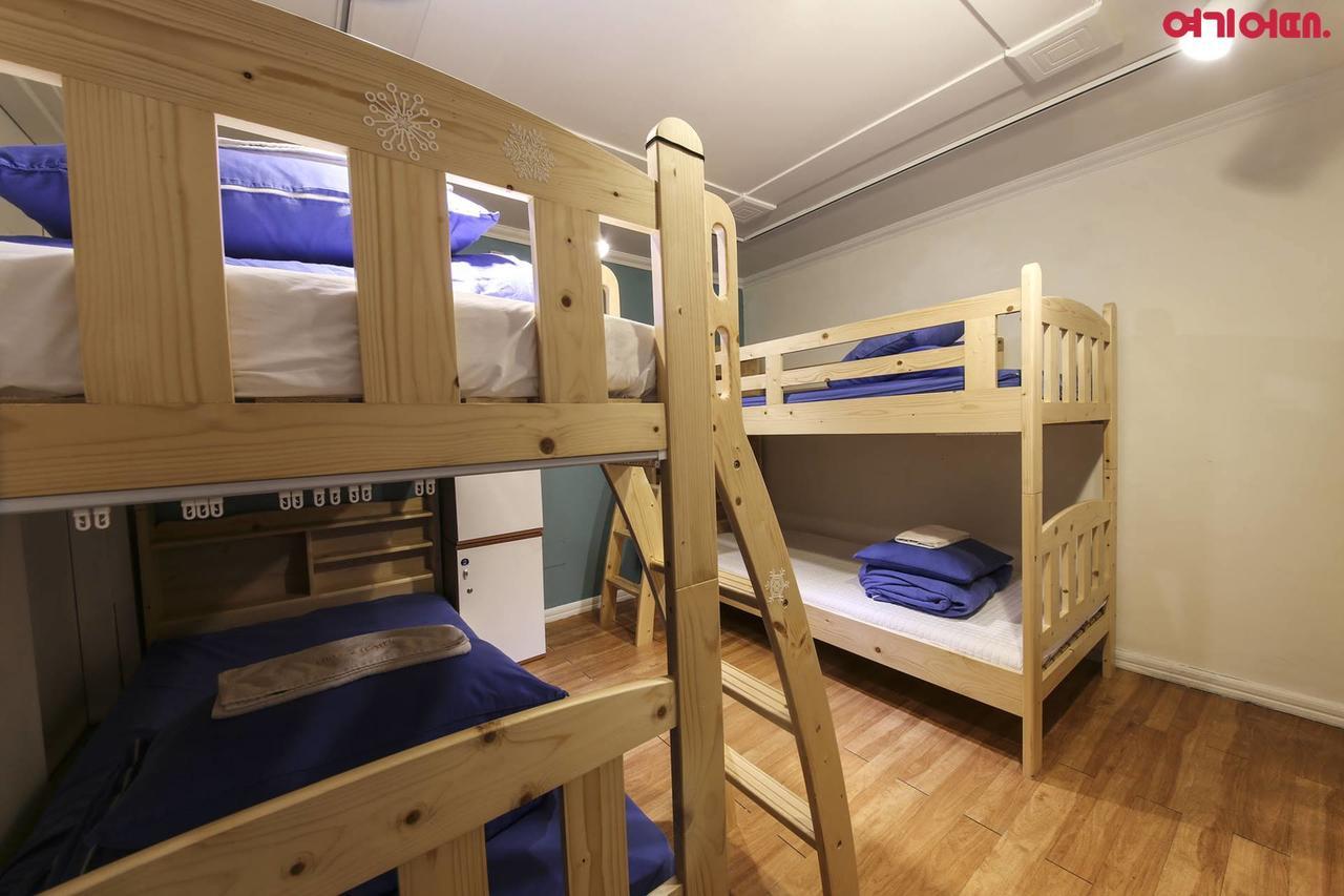 Sinchon Sisters Hostel Szöul Kültér fotó