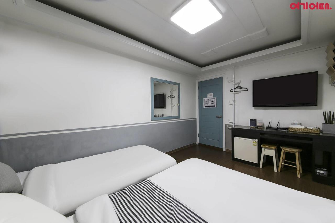 Sinchon Sisters Hostel Szöul Kültér fotó