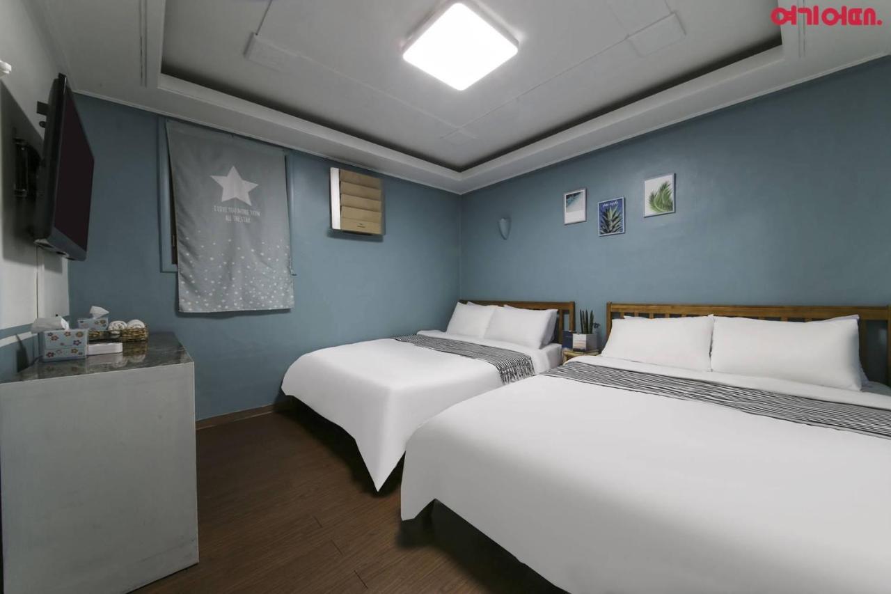Sinchon Sisters Hostel Szöul Kültér fotó