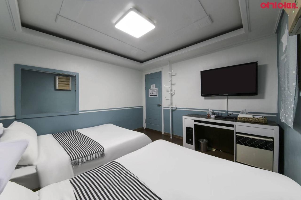 Sinchon Sisters Hostel Szöul Kültér fotó