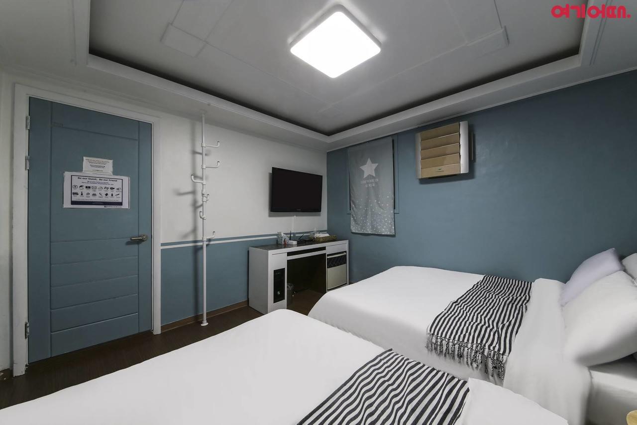 Sinchon Sisters Hostel Szöul Kültér fotó